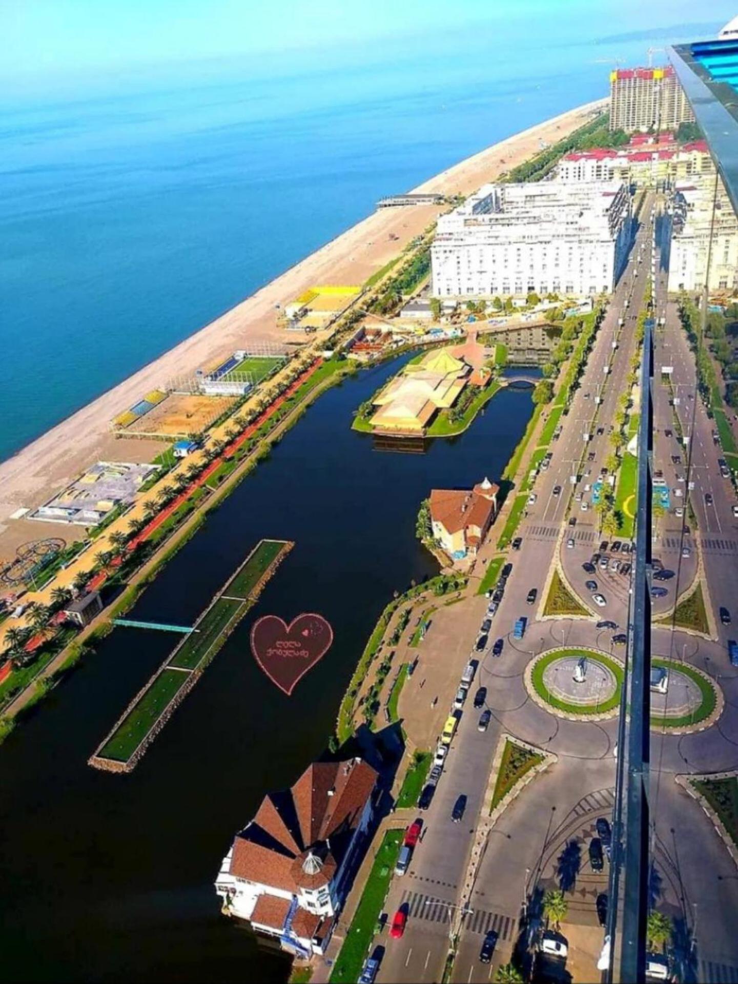 Delux Sea View Aparthotel In Orbi City Батумі Екстер'єр фото