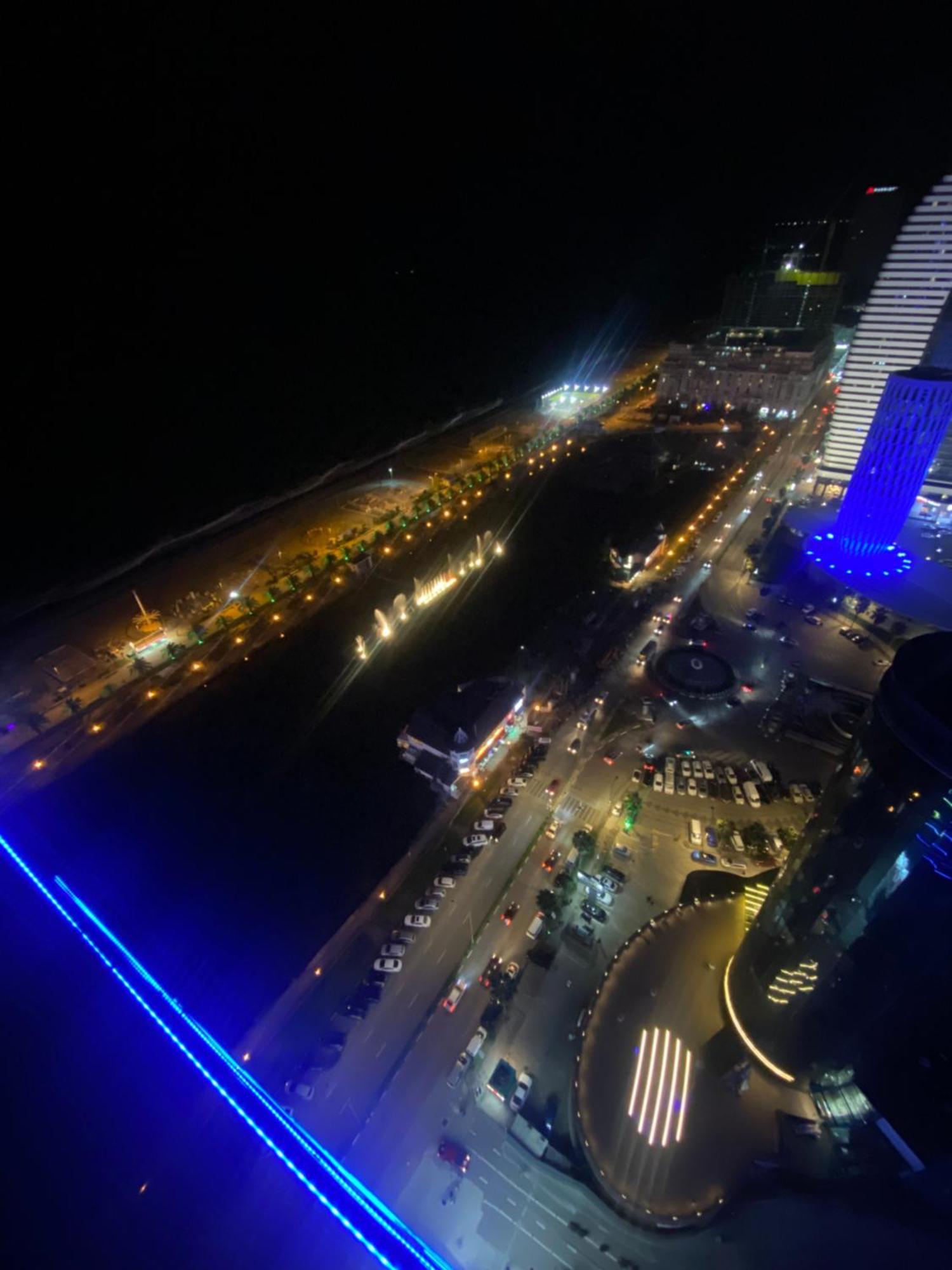 Delux Sea View Aparthotel In Orbi City Батумі Екстер'єр фото