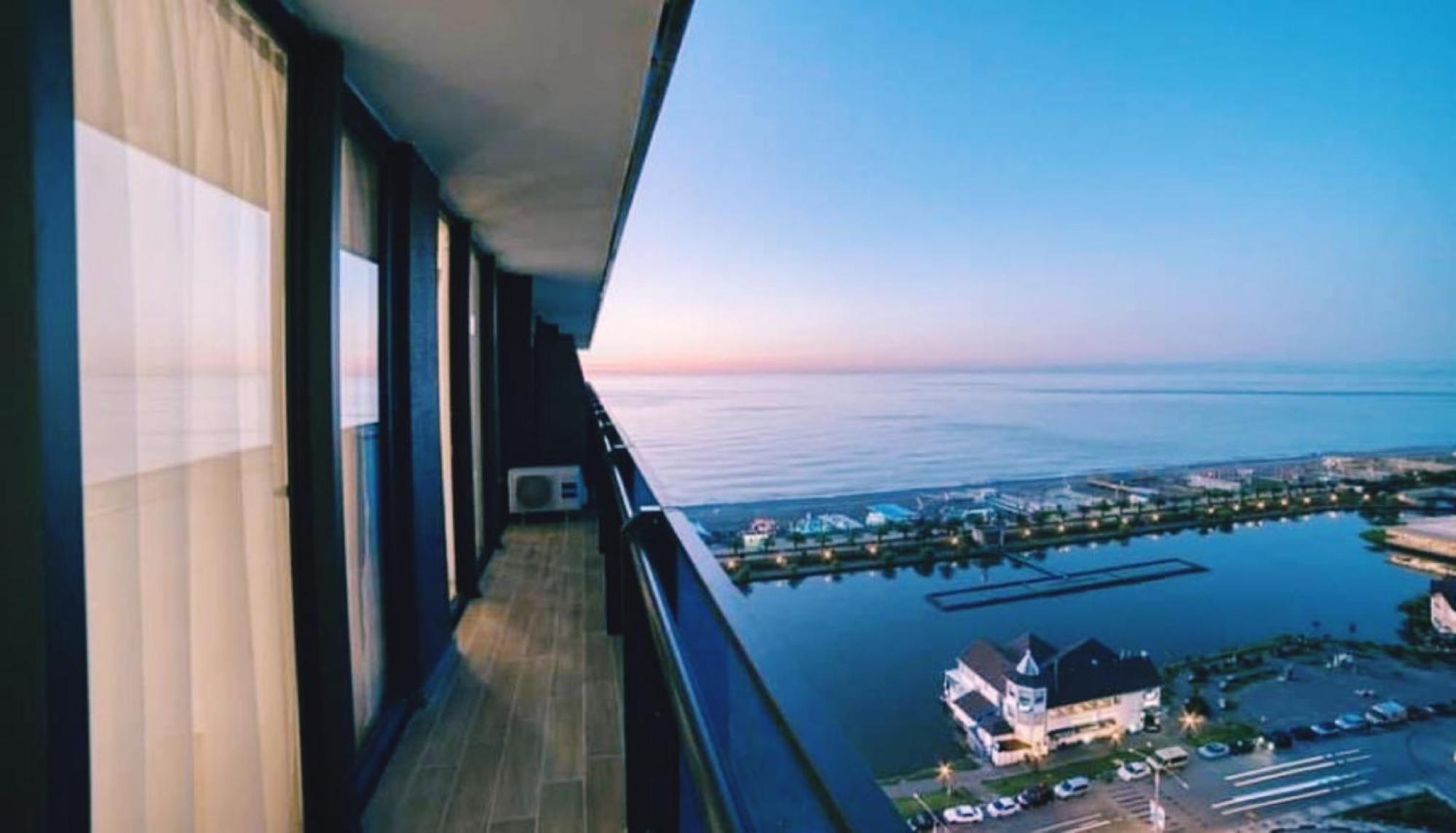 Delux Sea View Aparthotel In Orbi City Батумі Екстер'єр фото