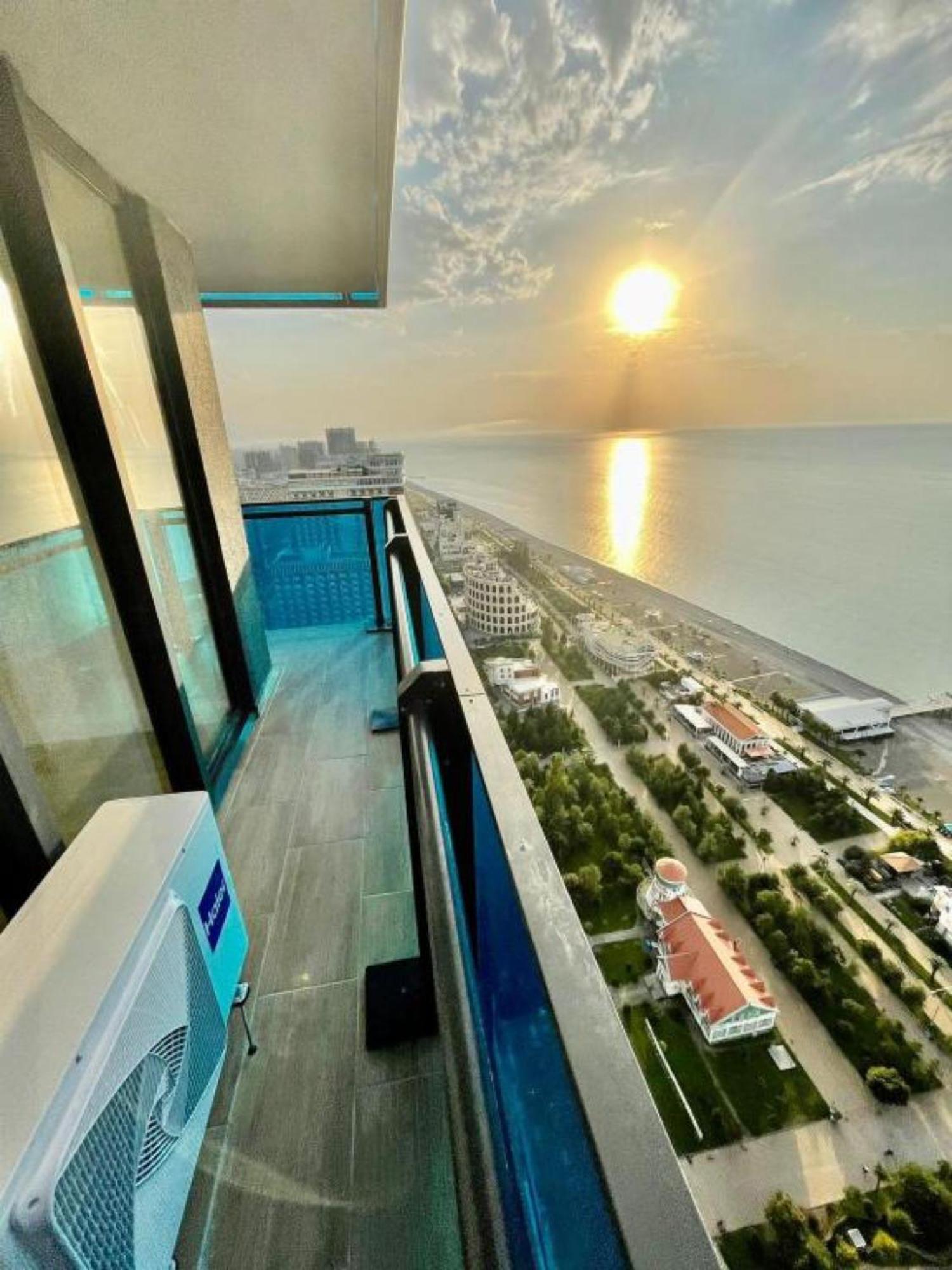 Delux Sea View Aparthotel In Orbi City Батумі Екстер'єр фото