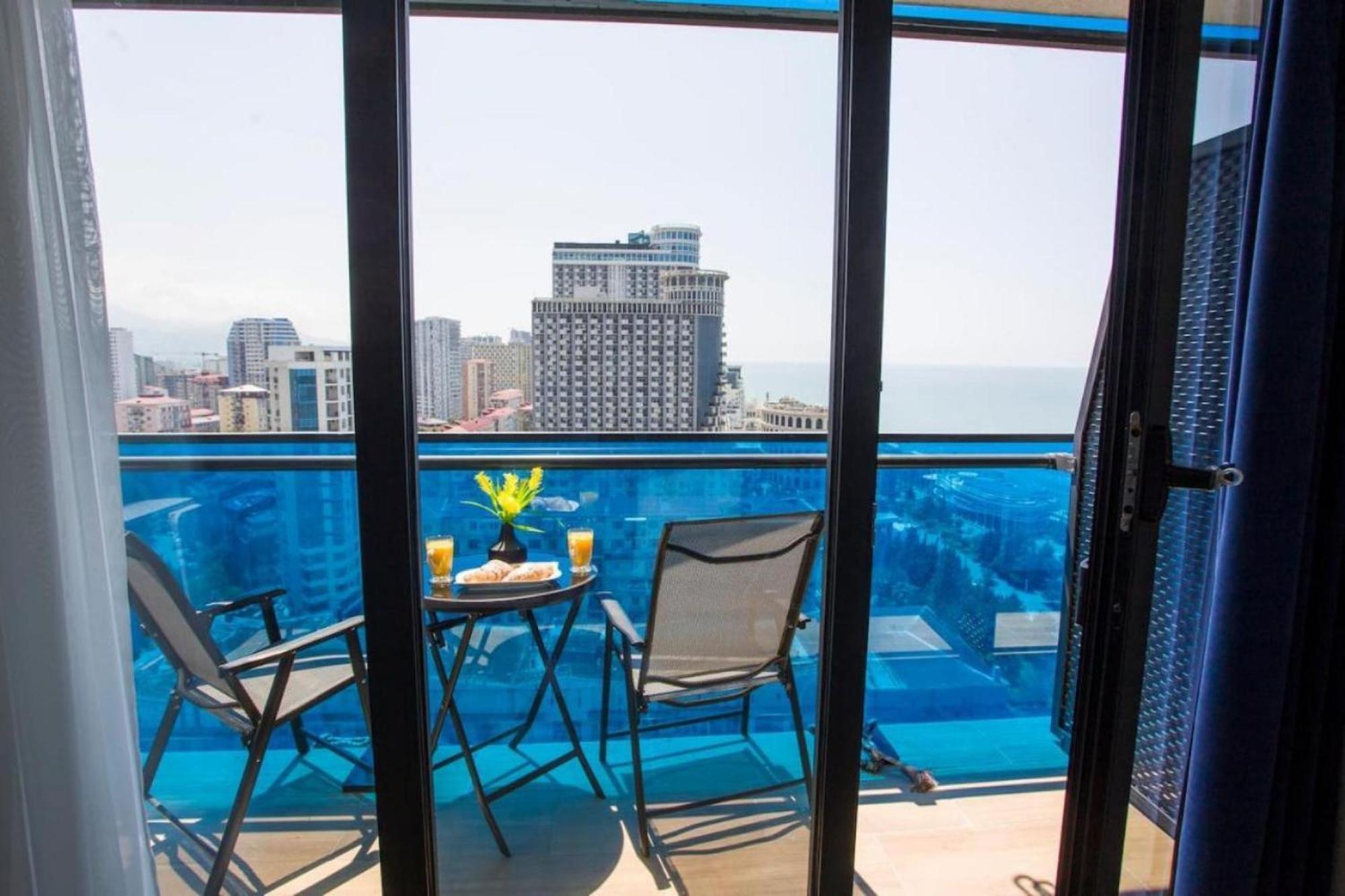Delux Sea View Aparthotel In Orbi City Батумі Екстер'єр фото