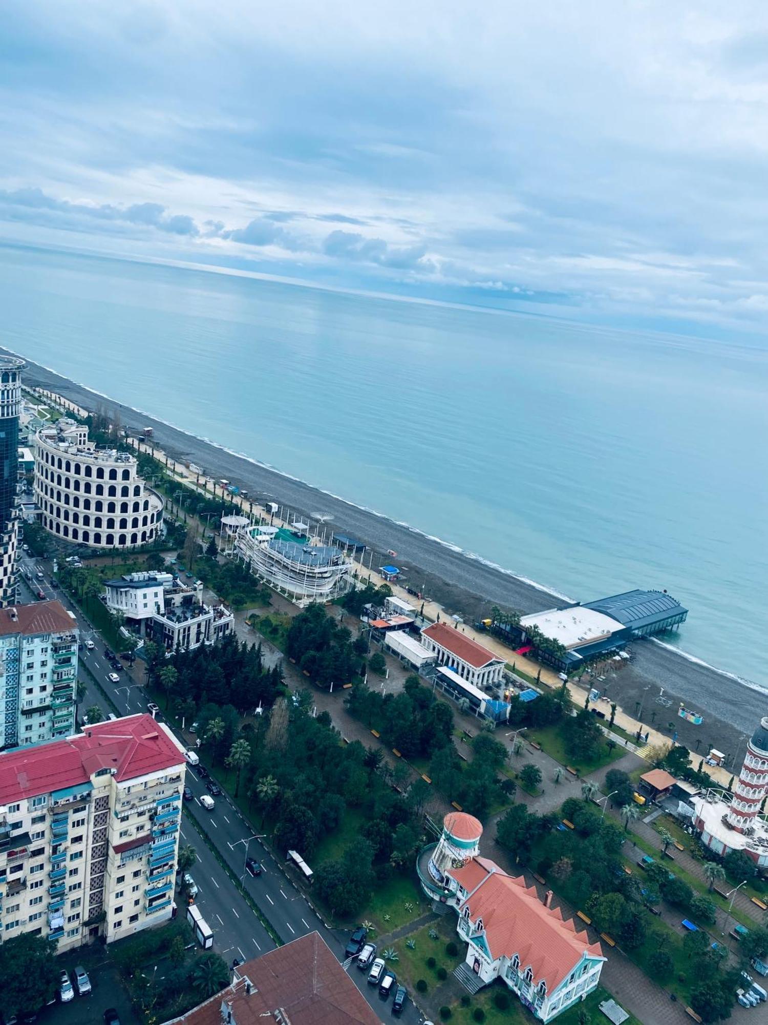 Delux Sea View Aparthotel In Orbi City Батумі Екстер'єр фото